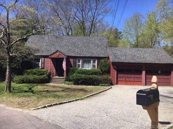 33 Robert Ct, Fairfield, CT 06824