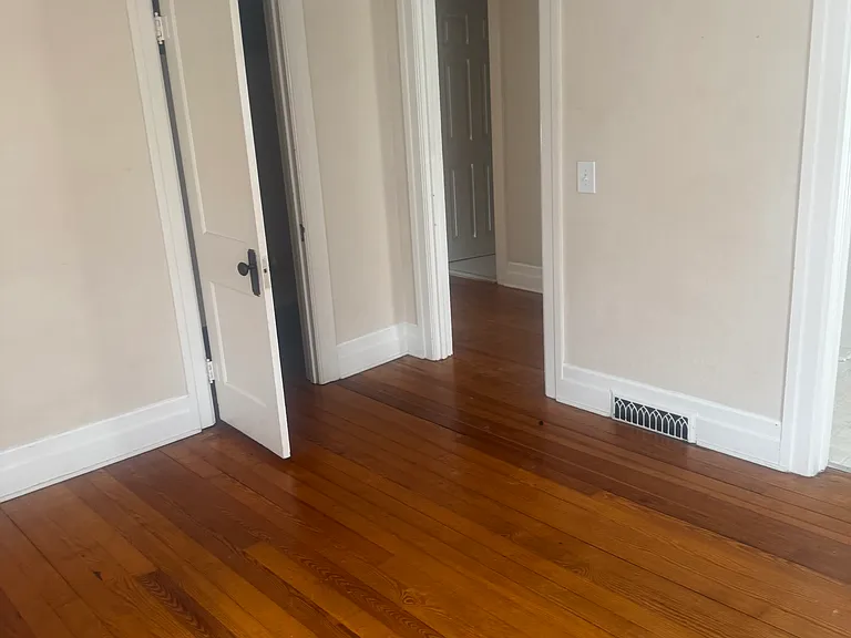 917 N Madison St — Photo 7
