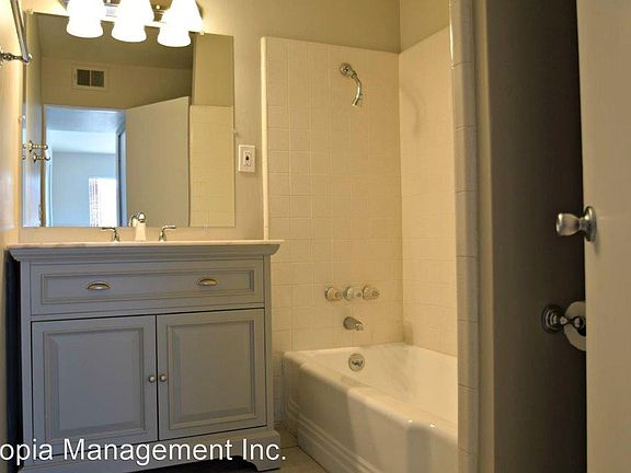4th image of 73555 Shadow Mountain Dr APT 1