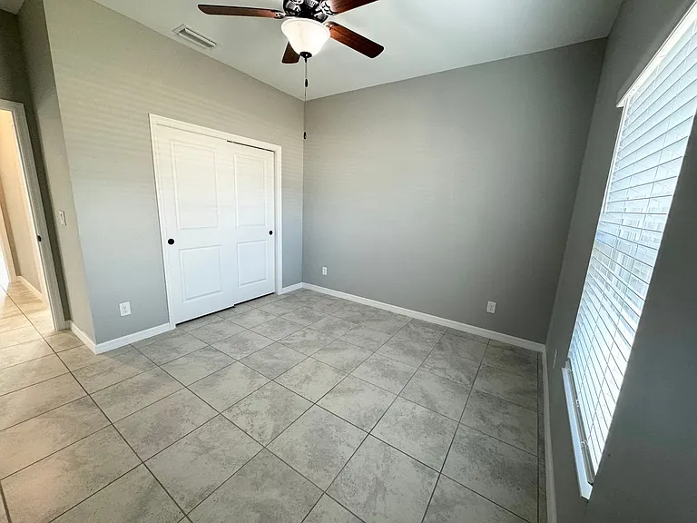 2233 S Chamberlain Blvd — Photo 8