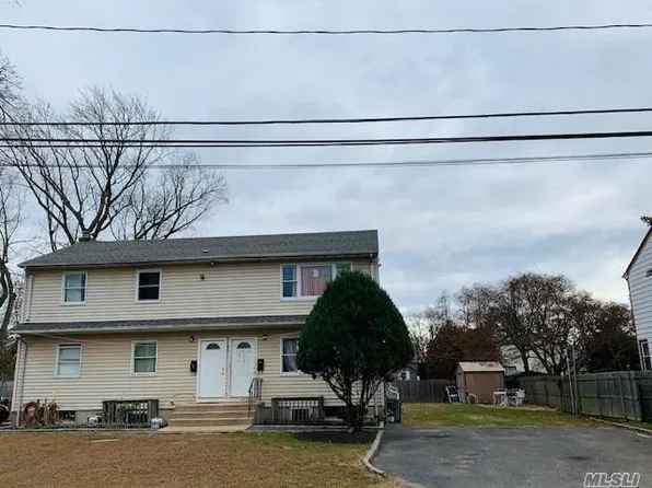 63 E 6th St, Huntington Station, NY 11746