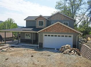 122 NW Rook Dr, Grants Pass, OR 97526