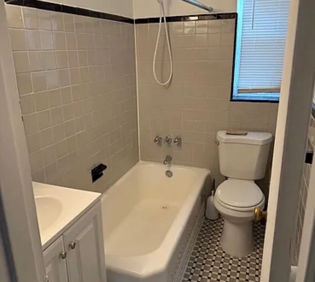1 bed, 700 sqft, $1,850 — Photo 3