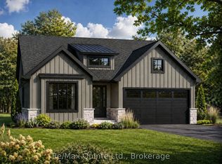 17 Deerview Dr, Quinte West, ON K8V 0L8