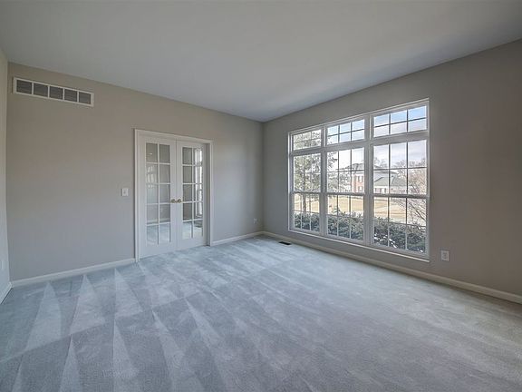 5th image of 2202 Blair Dr