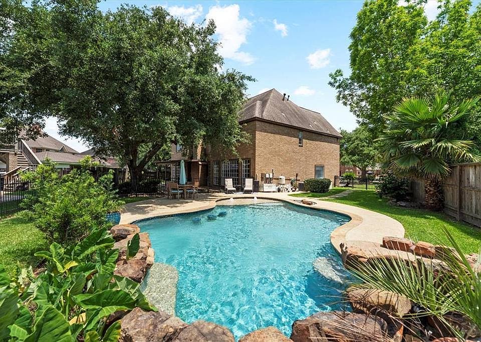 1st image of 4507 Oak Hill Cir
