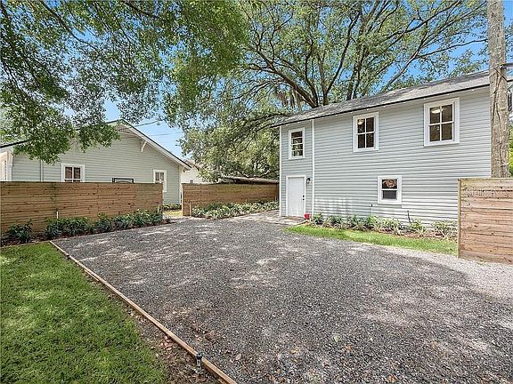3rd image of 224 1/2 W 19th St