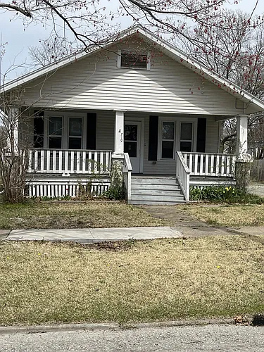 719 W 6th St Photo 1