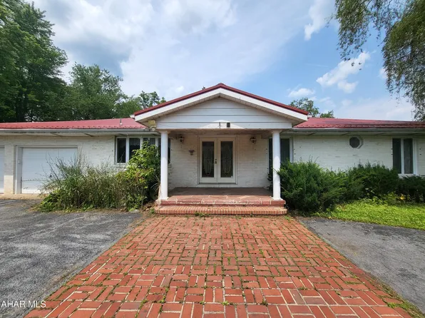 700 E 8th St, Bellwood, PA 16617