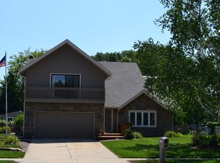 4901 Pyndale Dr, McHenry, IL 60050