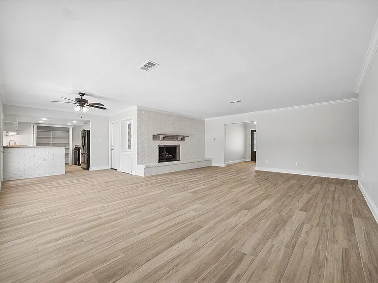 12427 Brandywyne Dr — Photo 2