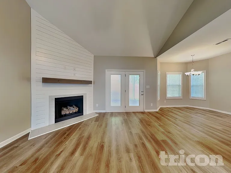 476 Woodtrace Dr — Photo 3