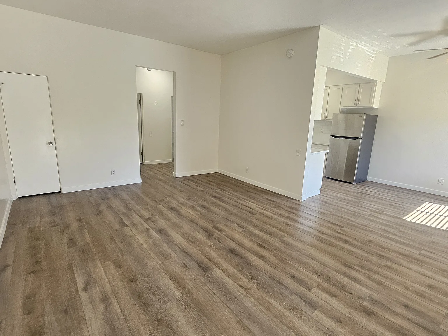 2 bed, 1000 sqft, $2,595 — Photo 3