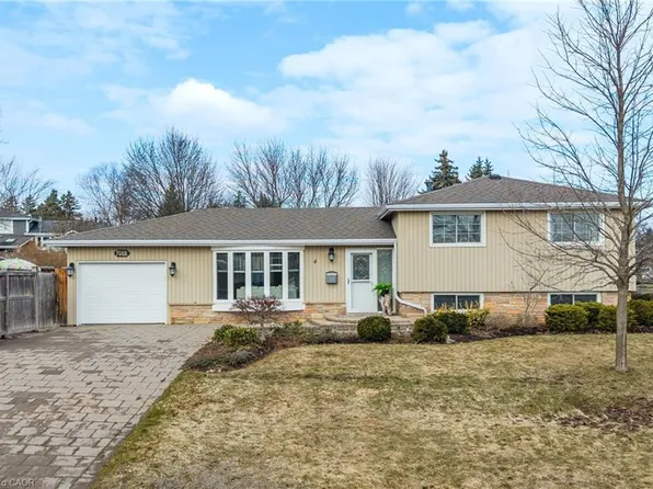 4 Uplands Ct, Halton Hills, ON L7G 2S8