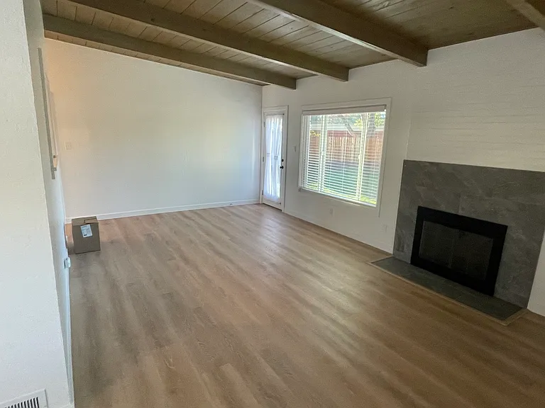 18 Brookside Way — Photo 5