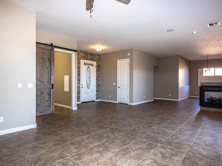4083 N Pembroke St — Photo 4