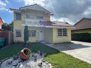 9028 SW Grand Canal Dr, Miami, FL 33174