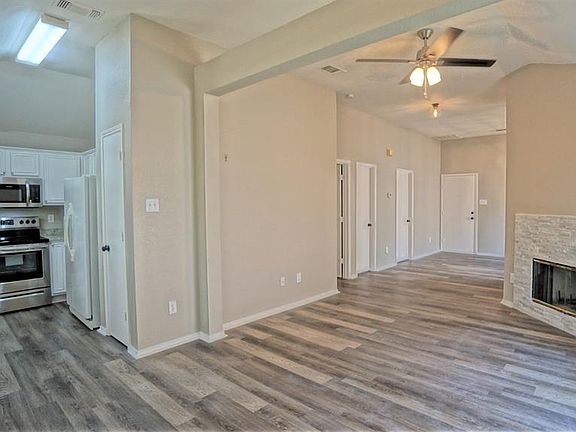4th image of 2208 Brookview Dr