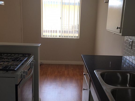 3rd image of 5418 Willowcrest Ave APT 3