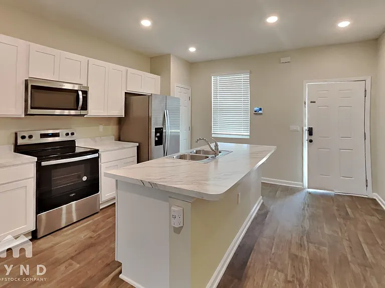 216 Stonegate Ave — Photo 4