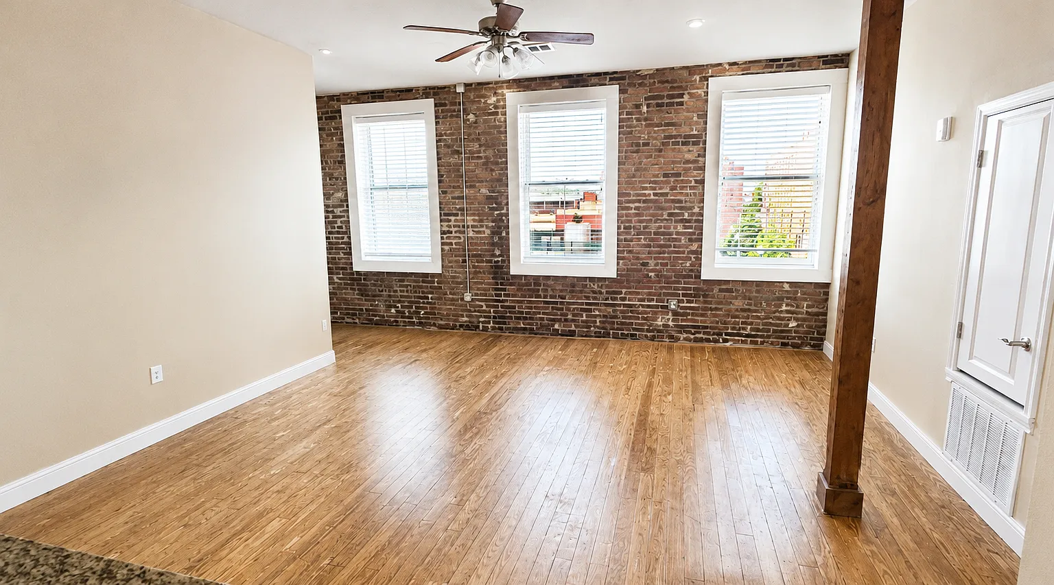 2 bed, 880 sqft, $1,550 — Photo 1
