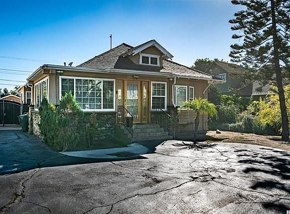 3rd image of 122 W Lomita Ave
