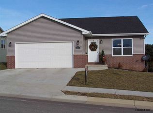 7733 N Westbrook Dr, Dubuque, IA 52002