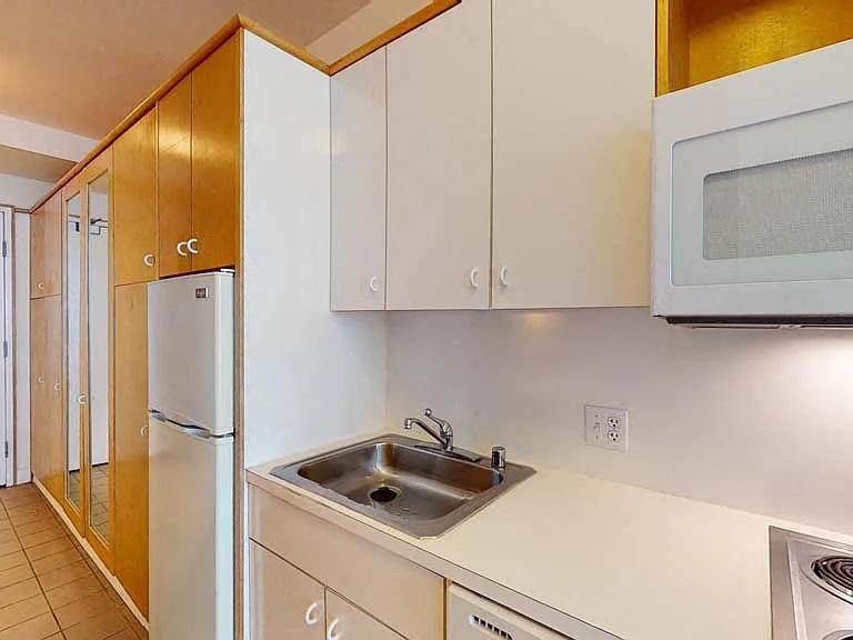 Trinity Towers Apartments — Photo 55