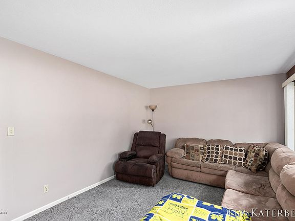 5th image of 2597 Oak Hollow Dr