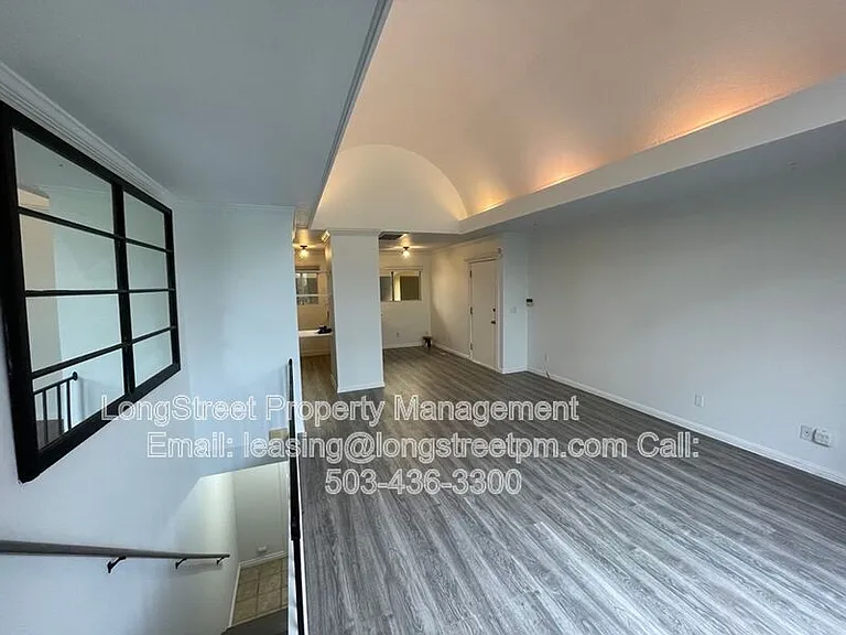 851 SW Broadway Dr #52 — Photo 3