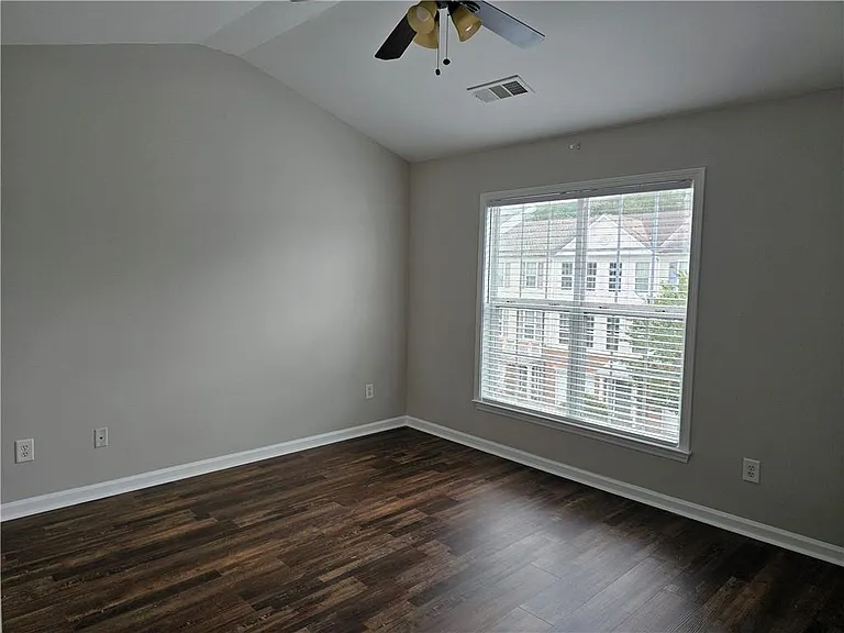 1021 Thornborough Dr — Photo 16