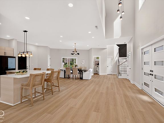 3rd image of 2620 Broadway St