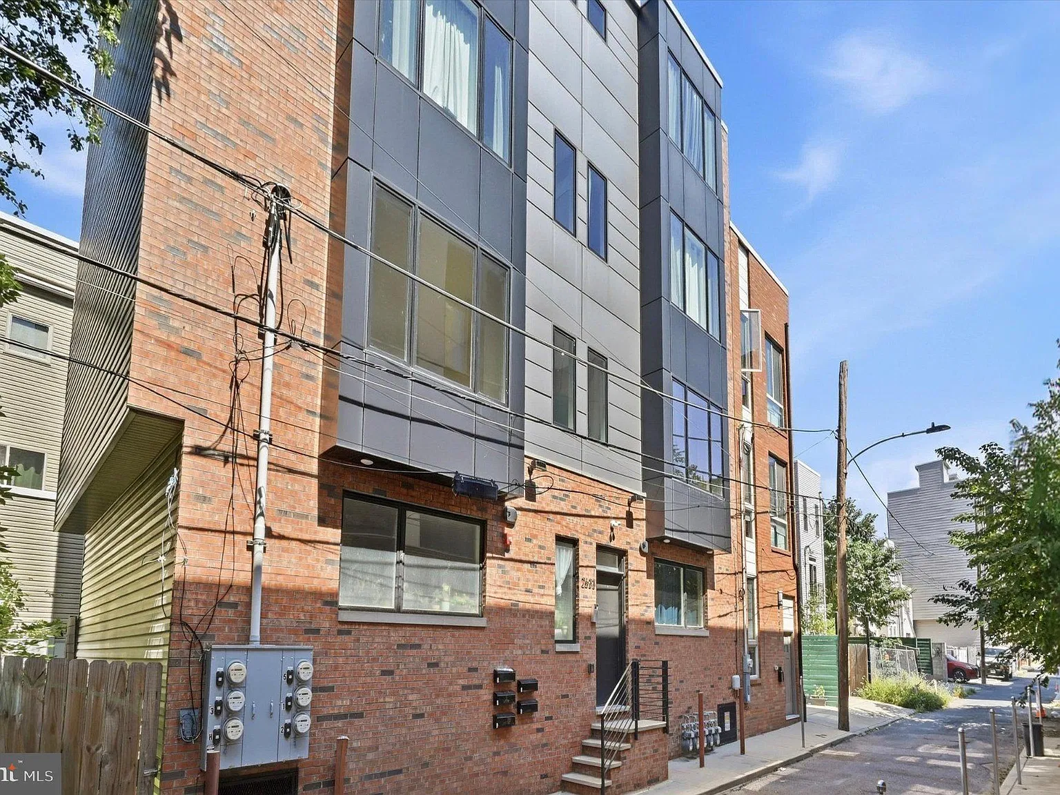 2 bed, 1.0 bath, 800 sqft, $1,800 — Photo 1