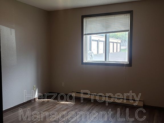 3rd image of 304 Kenwood Dr #104