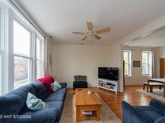 3rd image of 2141 N Leavitt St