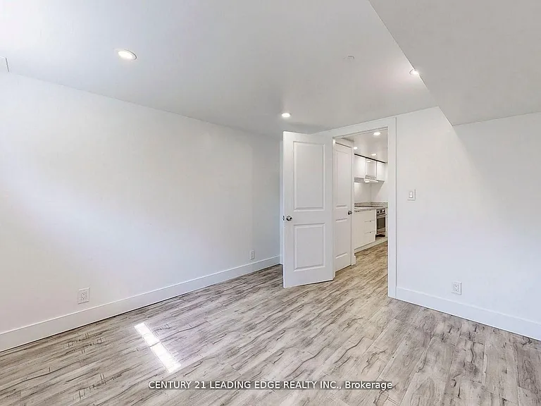 70 Wexford Blvd #BASEMENT — Photo 23