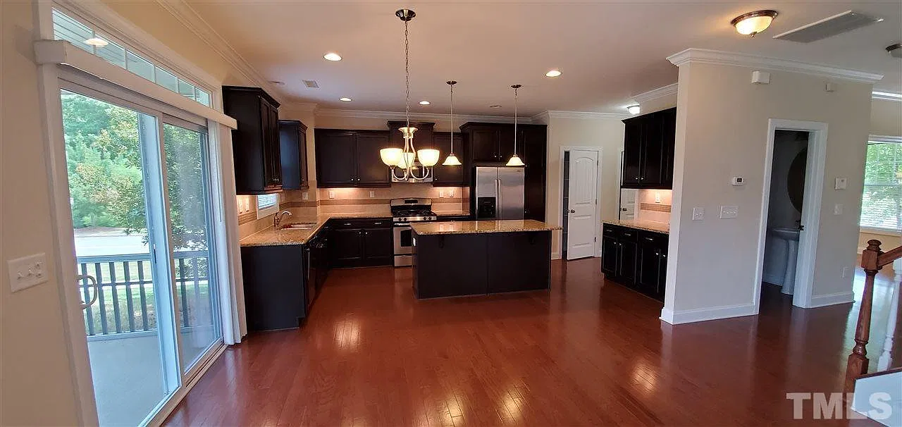 4 bed, 3.5 bath, 3002 sqft, $2,900 — Photo 4