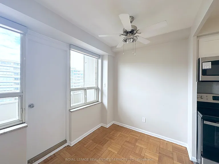 565 Avenue Rd #902 — Photo 3