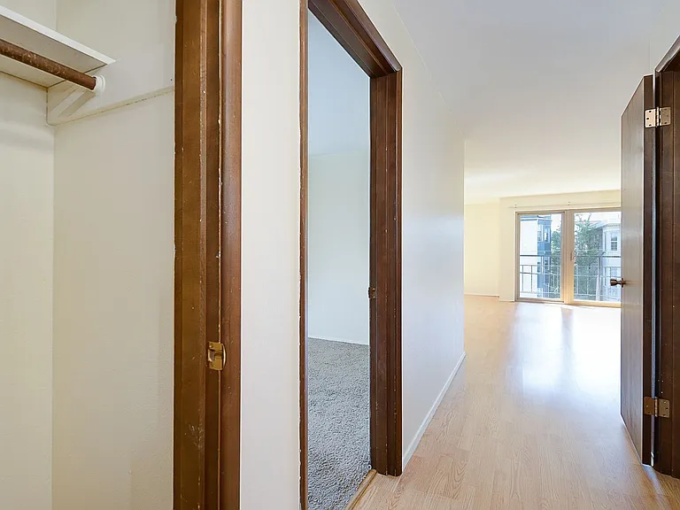 1408 Queen Anne Ave N — Photo 18