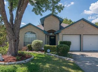 3317 Spring Meadow Ln, Grand Prairie, TX 75052