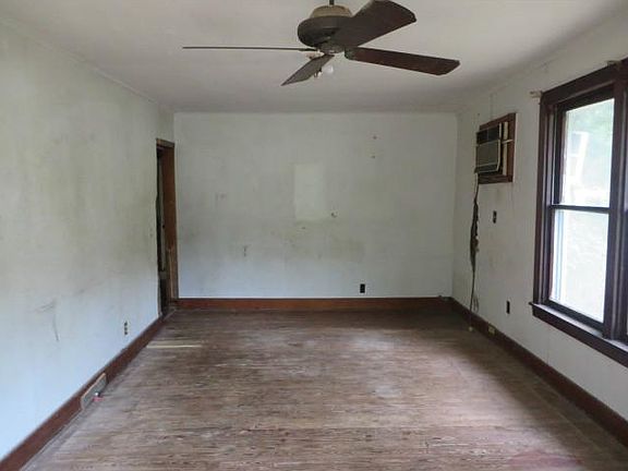 3rd image of 798 W 72nd St