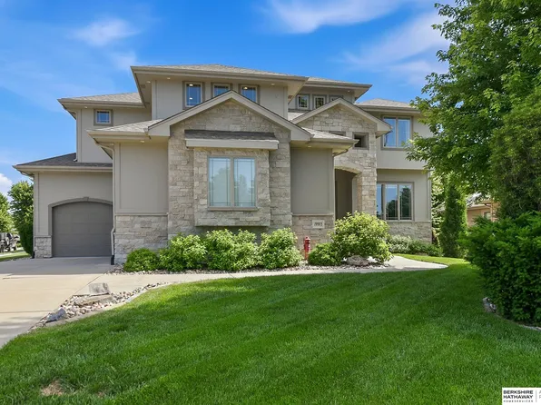 19903 Logan Cir, Omaha, NE 68130