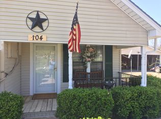 104 S 6th St, Celeste, TX 75423