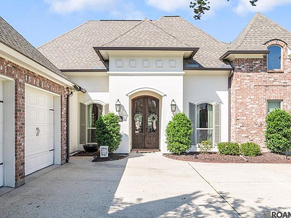 2nd image of 9327 Villa Crossing Dr