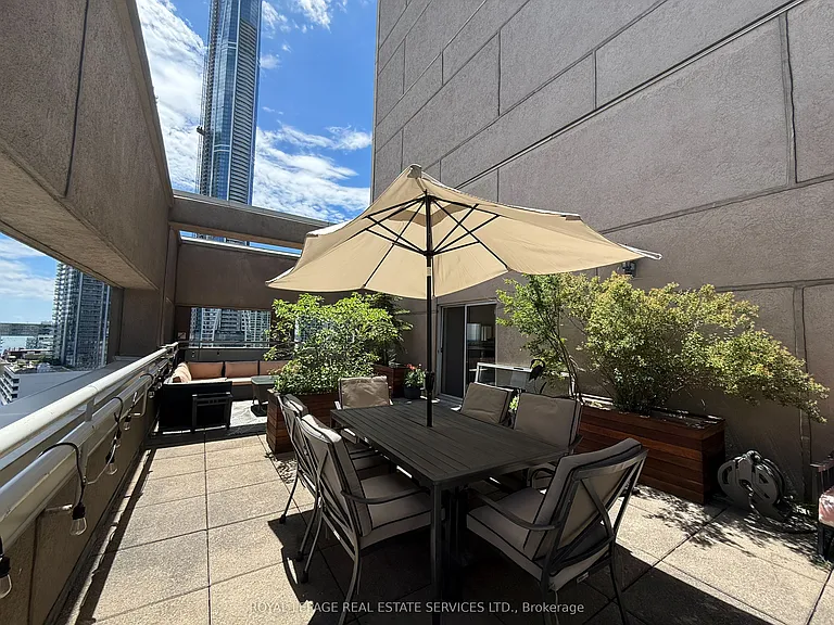 25 The Esplanade #1718 — Photo 17