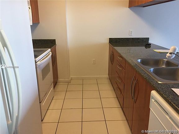4th image of 1200 Brickell Bay Dr APT 3222