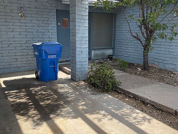 3rd image of 1322 E Townley Ave