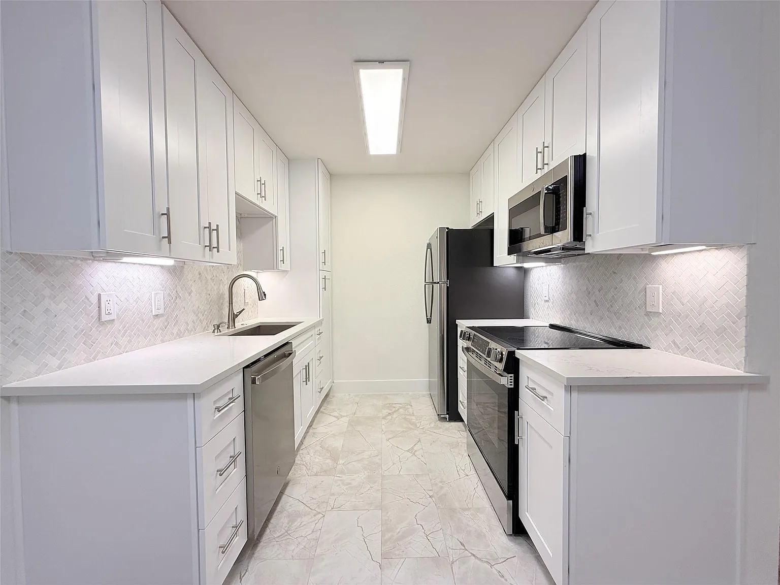 1 bed, 1.0 bath, 678 sqft, $1,350 — Photo 1