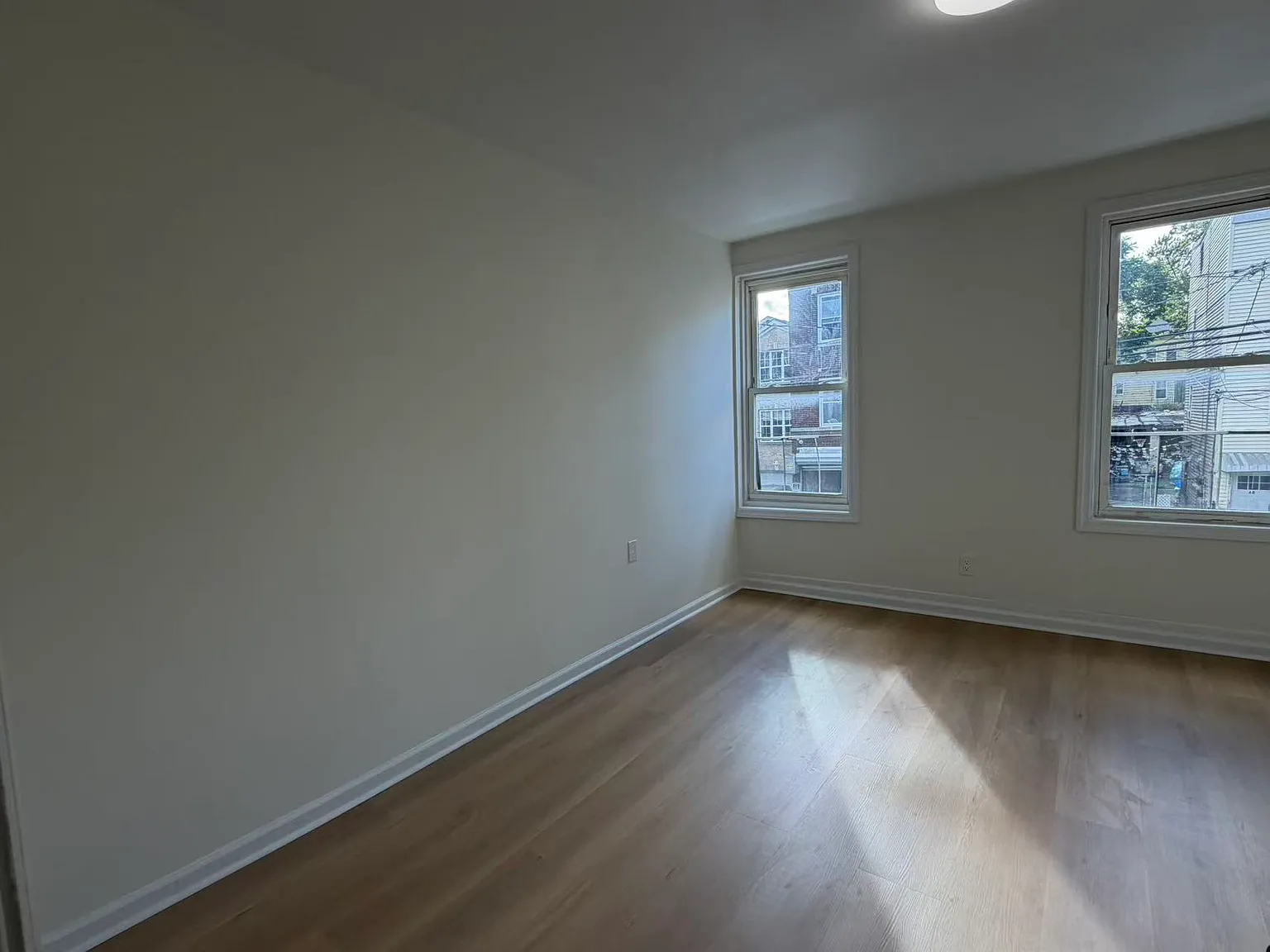 4 bed, 1150 sqft, $2,500 — Photo 3