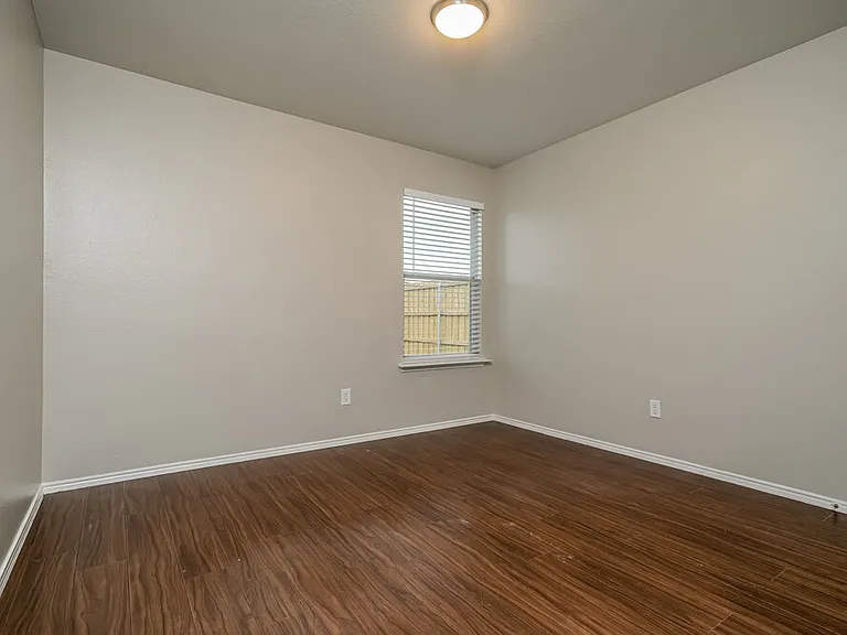 904 Nancy Dr — Photo 12